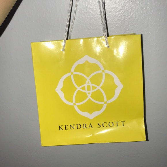 Kendra Scott Necklace - Picture 1 of 5